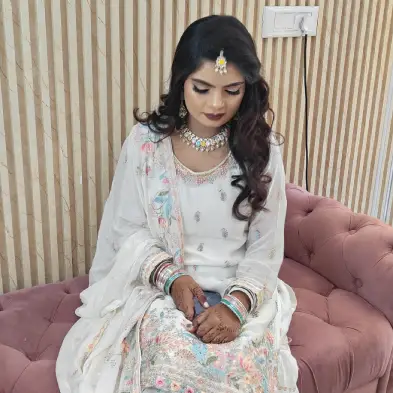 Thehairloungebyridaali